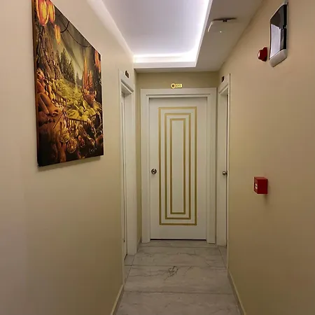 Castle Light Boutique Hotell 3*