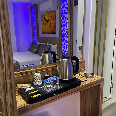 Castle Light Boutique Hotell 3*