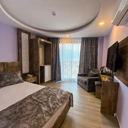 Castle Light Boutique Hotell 3*