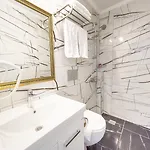 Δωμάτια σε οικογενειακή κατοικία Castle Light Boutique *